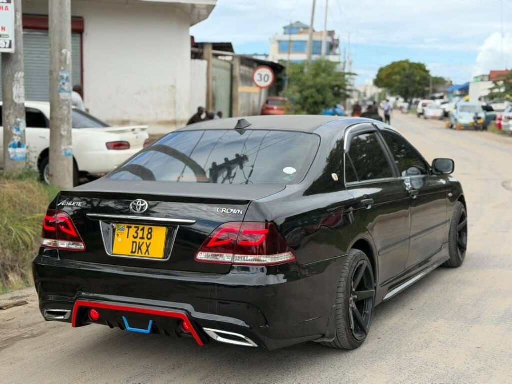 Buy Toyota Crown 2004 for Sale in Dar es Salaam