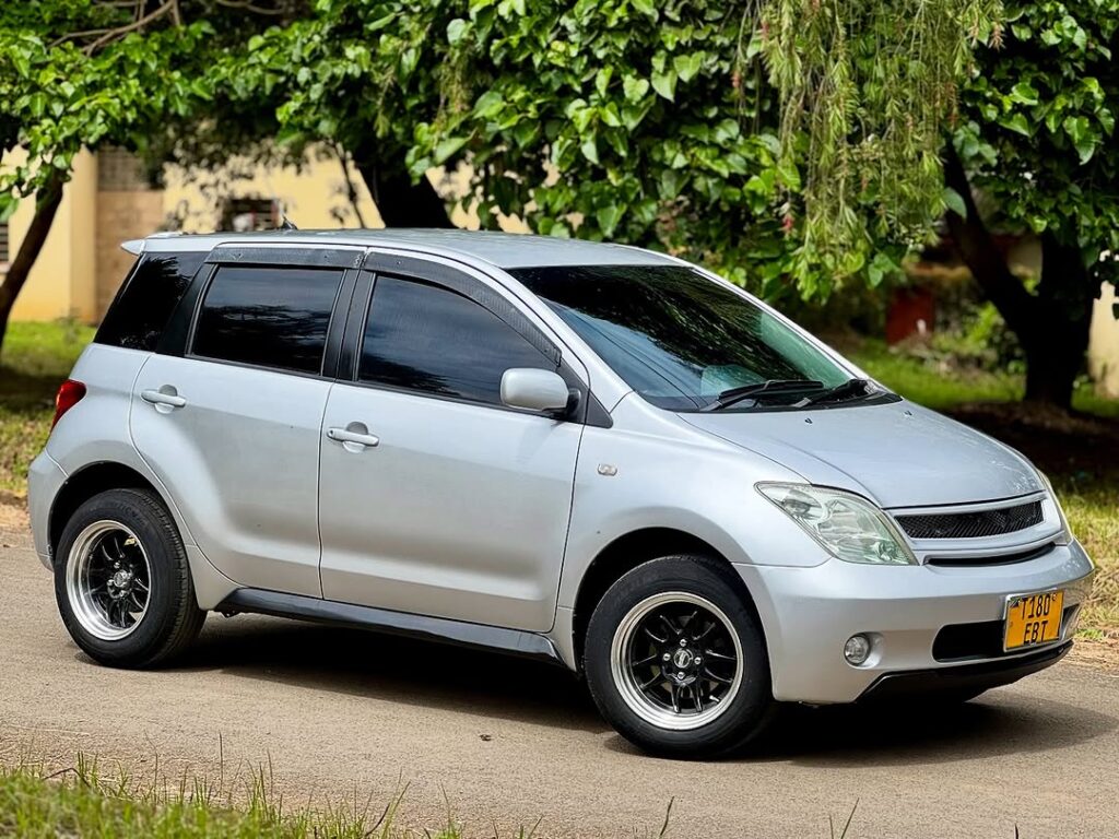 Used Toyota IST 2004 for Sale in Arusha