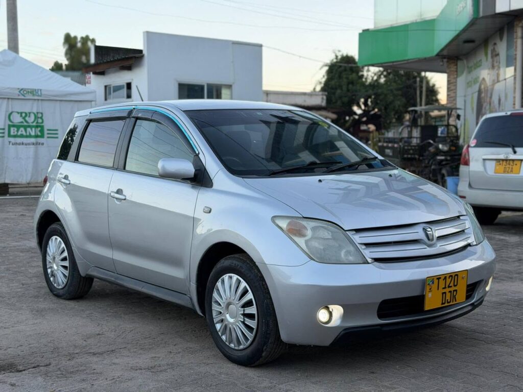 Price Toyota IST 2005 for Sale in Dar es Salaam