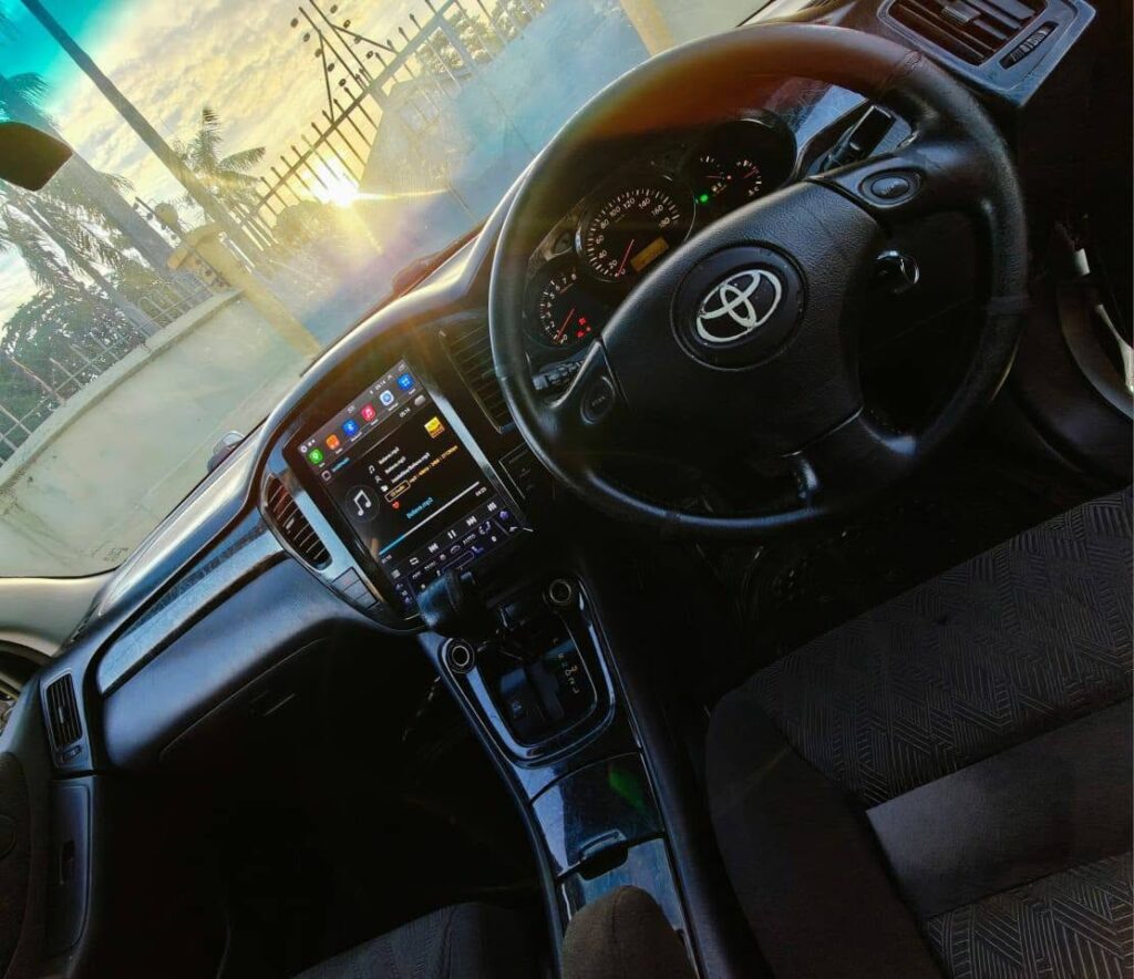 Magari Sokoni Toyota Kluger ya Bei Poa 2004