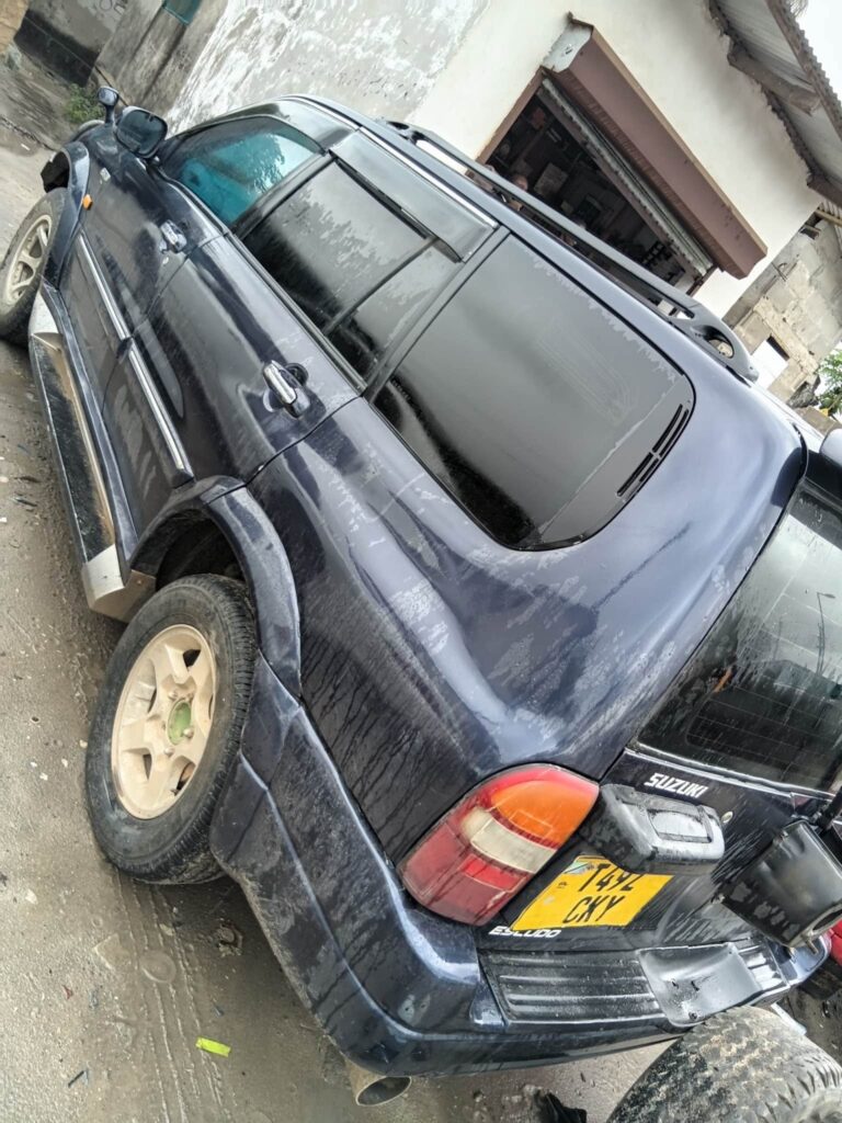 Magari Sokoni Suzuki Escudo ya Bei Poa 2003