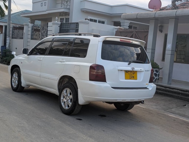 For Sale Toyota Kluger 2000 in Dar es Salaam