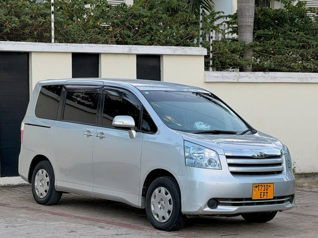 Magari Sokoni Toyota Noah ya Bei Poa 2009