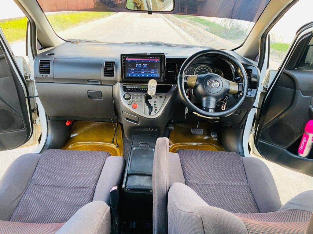 Toyota Wish bei poa sokoni Dar es Salaam Tanzania