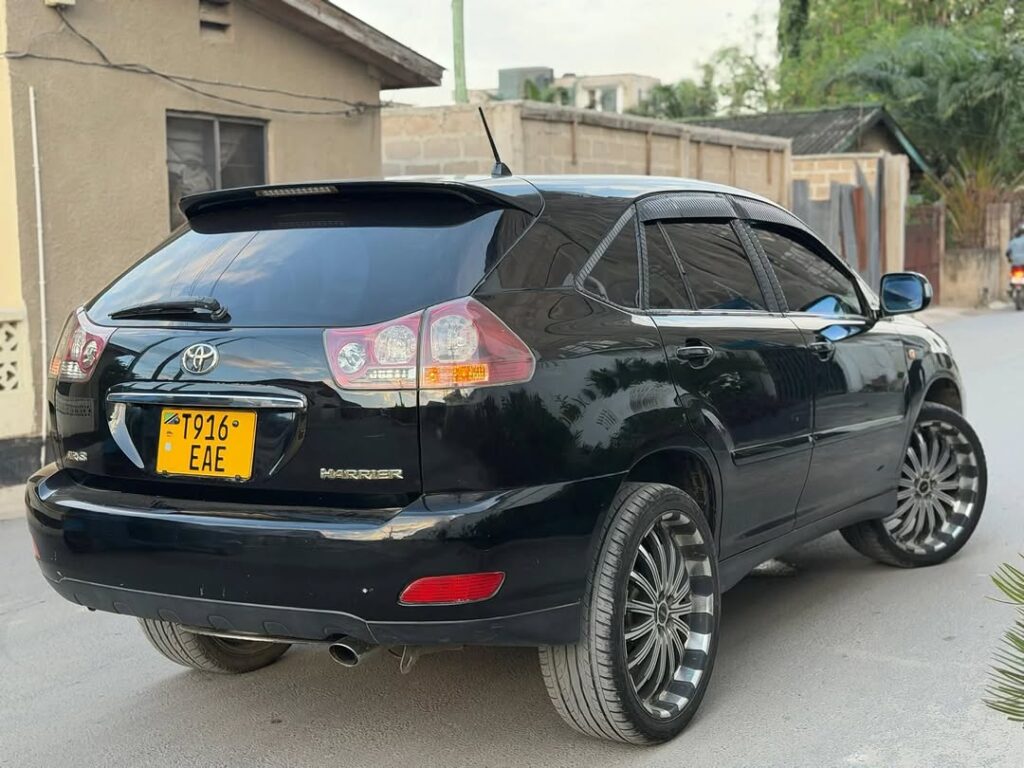 Magari Sokoni Toyota Harrier ya Bei Poa 2006