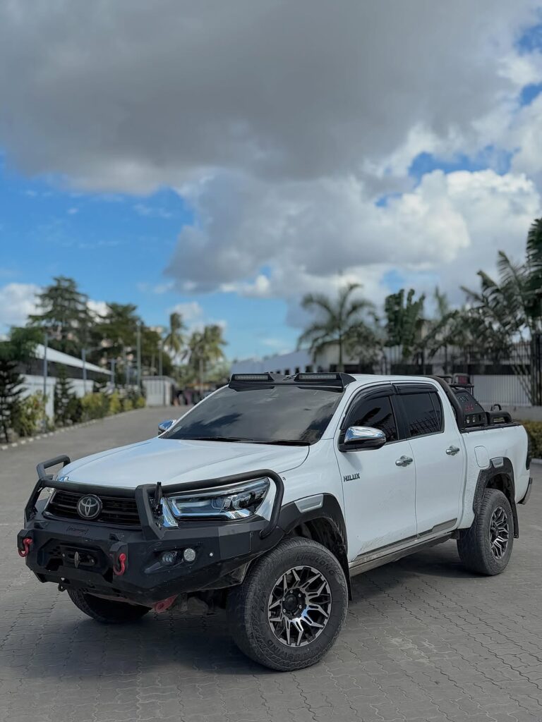 Magari Sokoni Toyota Hilux ya Bei Poa 2022