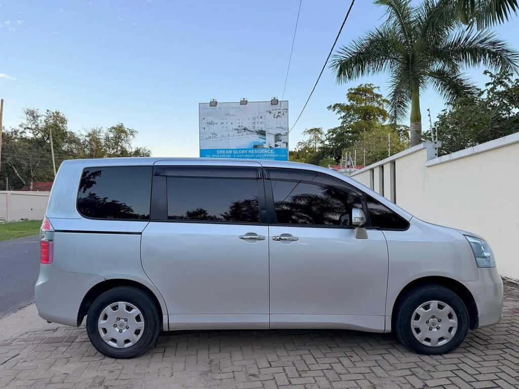 For Sale Toyota Noah 2009 in Dar es Salaam