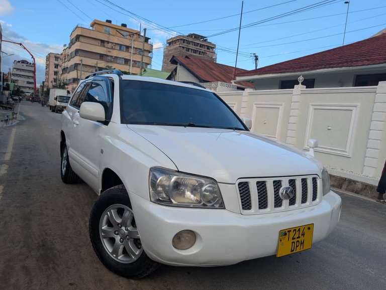 Price Of Toyota Kluger 2000 for Sale in Tanzania