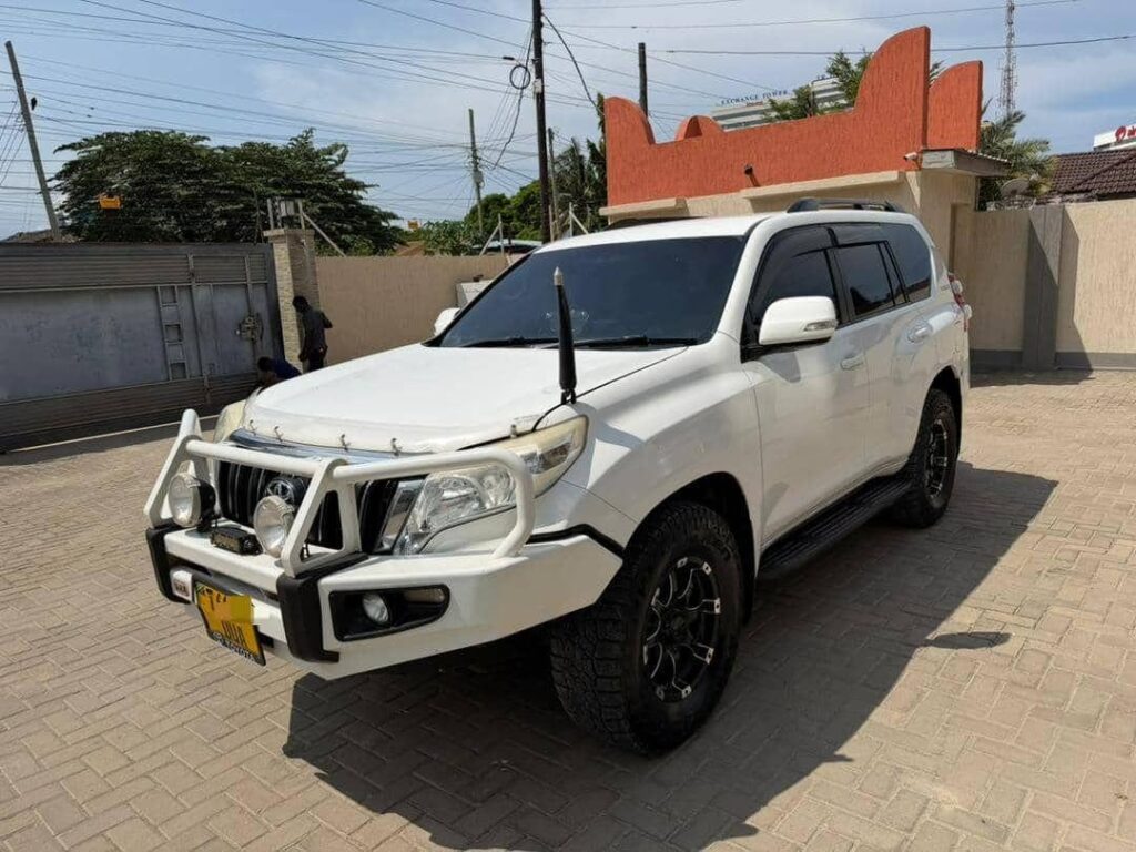 Magari Land Cruiser Prado 2014 lipo Dar es Salaam
