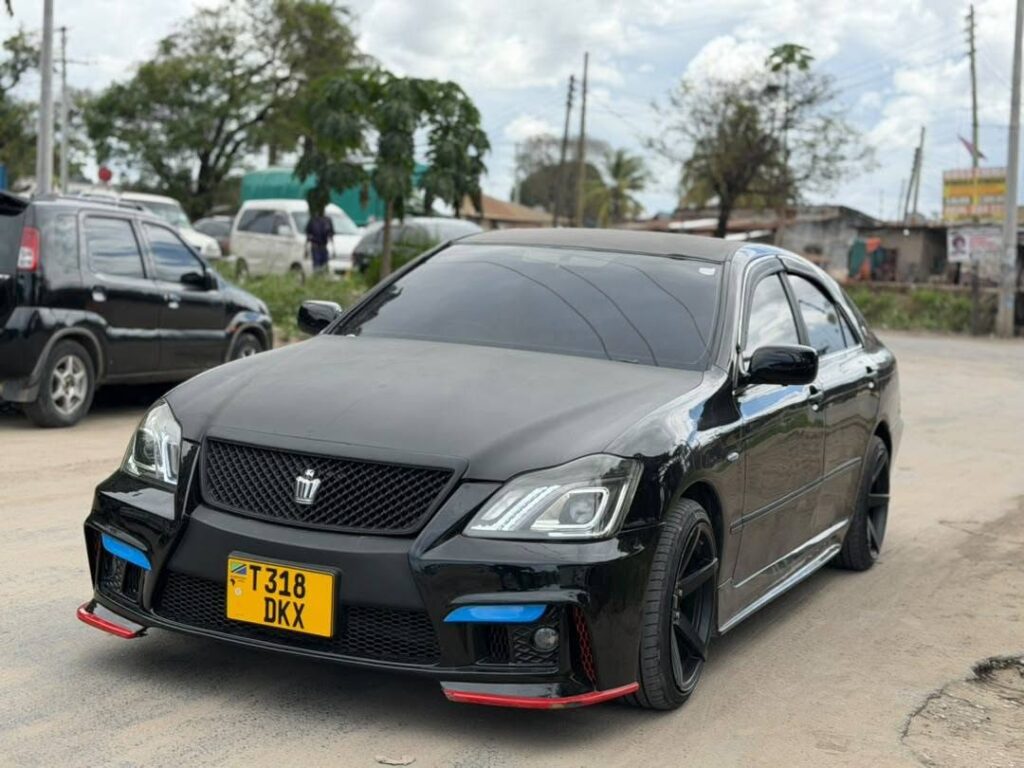 Price Of Toyota Crown 2004 for Sale in Tanzania
