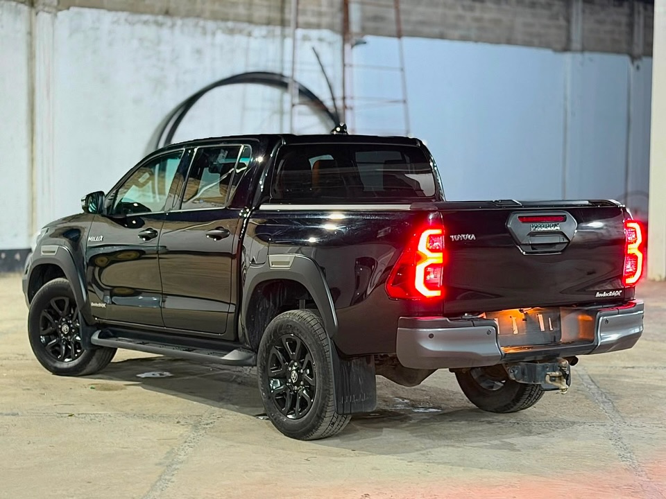 Magari Sokoni Toyota Hilux ya Bei Poa 2022