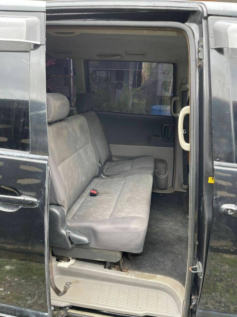 Price Toyota Noah 2006 for Sale in Dar es Salaam