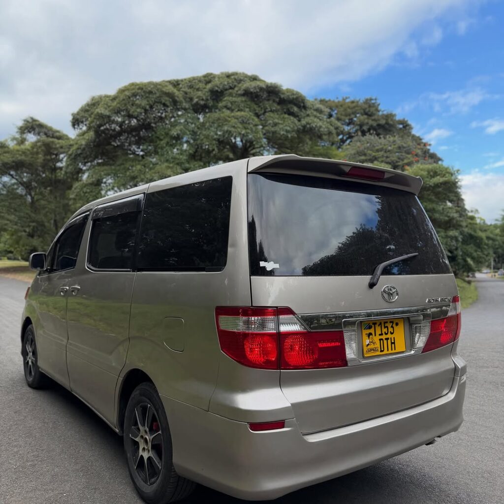 Used Toyota Alphard 2005 for Sale in Arusha