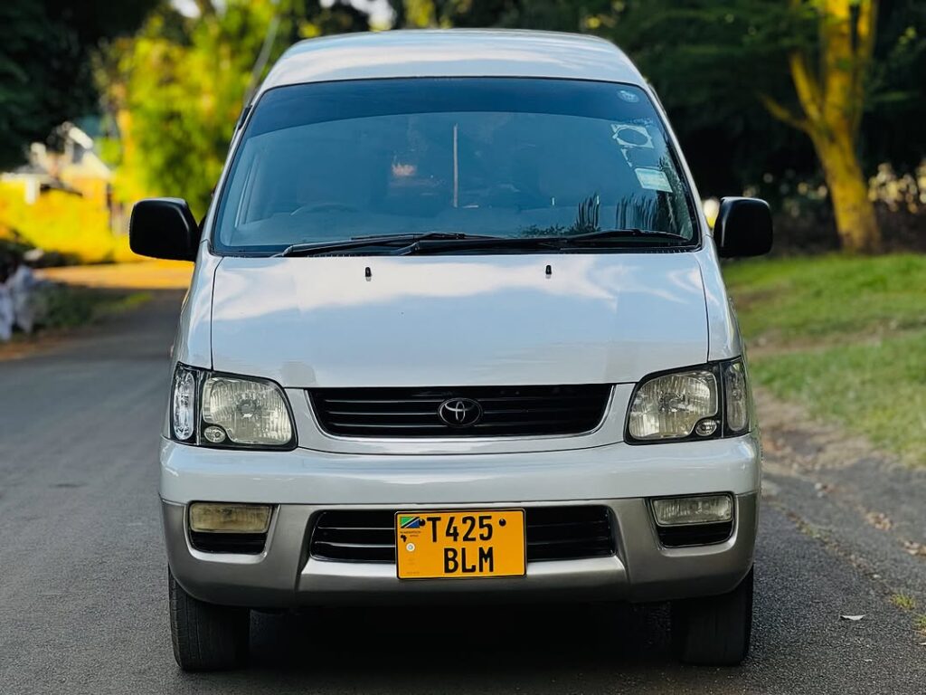 Magari Sokoni Toyota Noah ya Bei Poa 2003