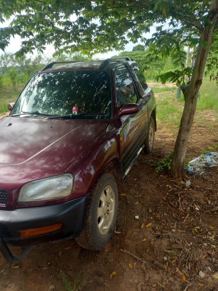 Magari Sokoni Toyota Rav4 ya Bei Poa 1998