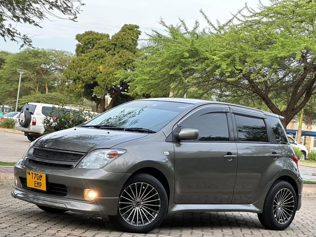 Magari IST 2004 lipo Dar es Salaam