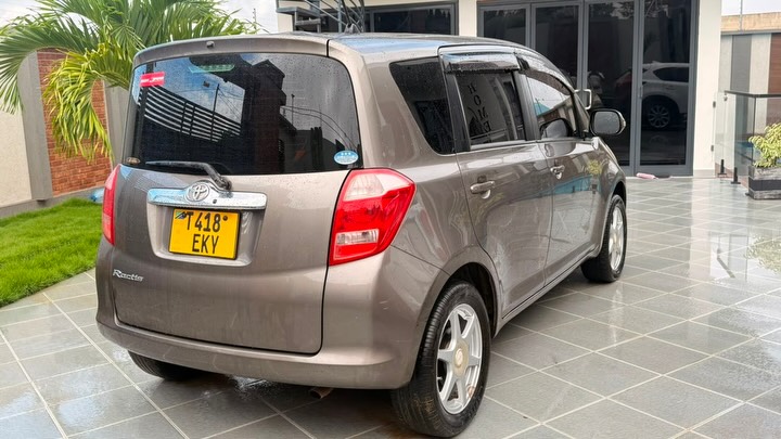Toyota Ractis bei poa sokoni Dar es Salaam Tanzania