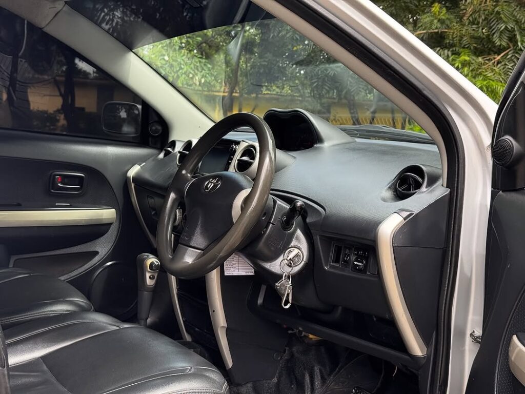 Price Toyota IST 2004 for Sale in Arusha