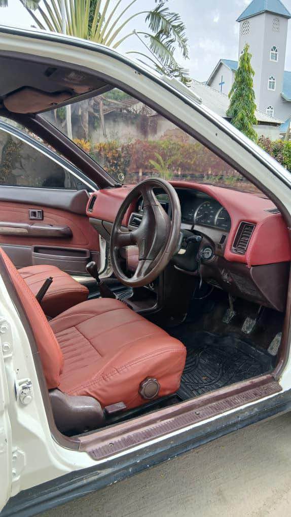 Magari Sokoni Toyota Corolla ya Bei Poa 1990