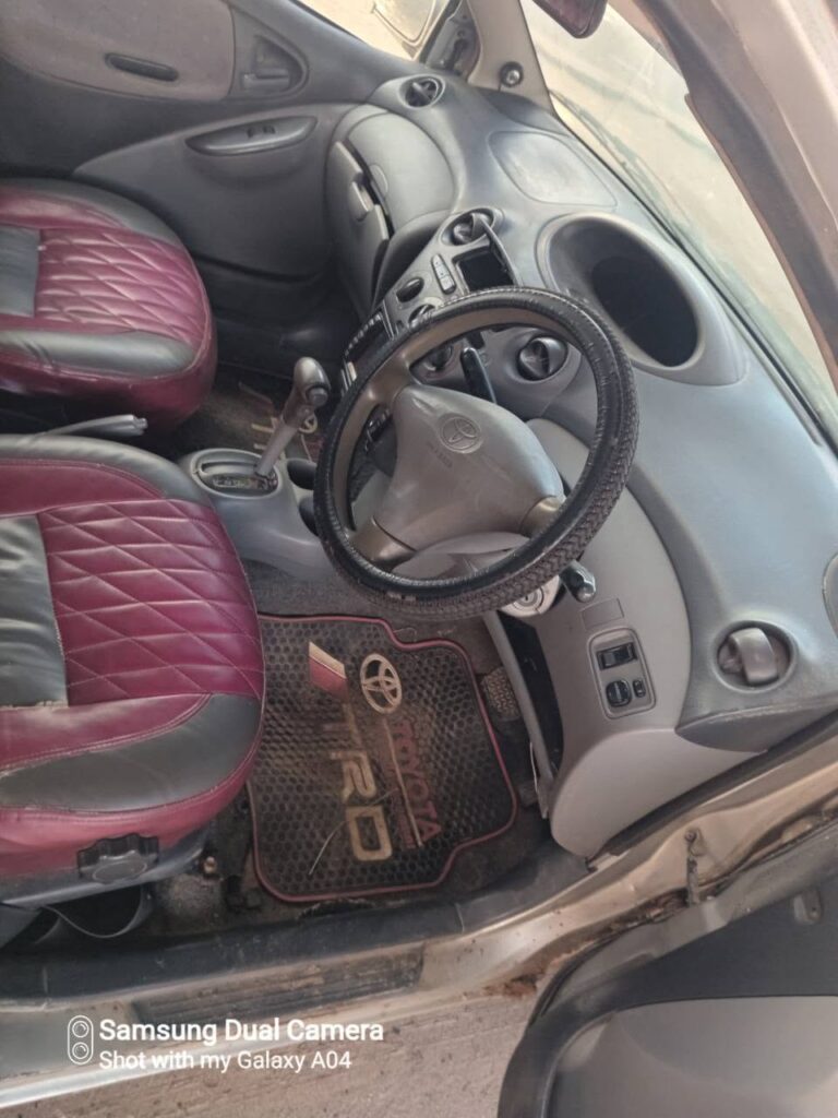 Toyota Vitz bei poa sokoni Dar es Salaam Tanzania