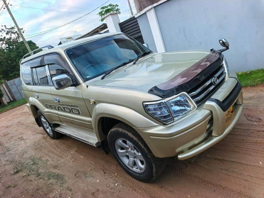 Toyota Land Cruiser Prado bei poa sokoni Dar es Salaam Tanzania