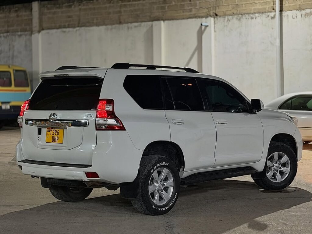 Magari Land Cruiser Prado 2014 lipo Dar es Salaam