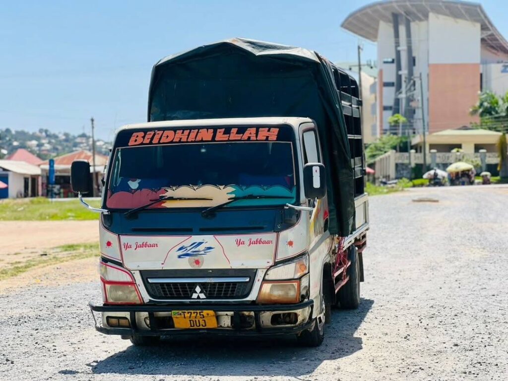 Used Mitsubishi Canter 2008 for Sale in Mwanza