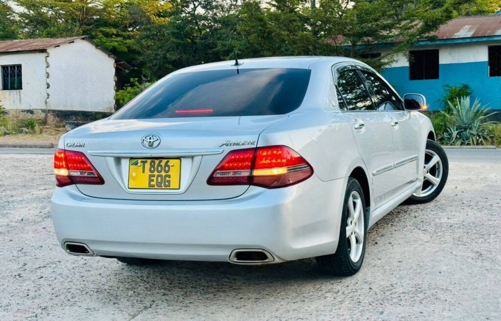 Magari Used Toyota Crown 2009 Tanzania