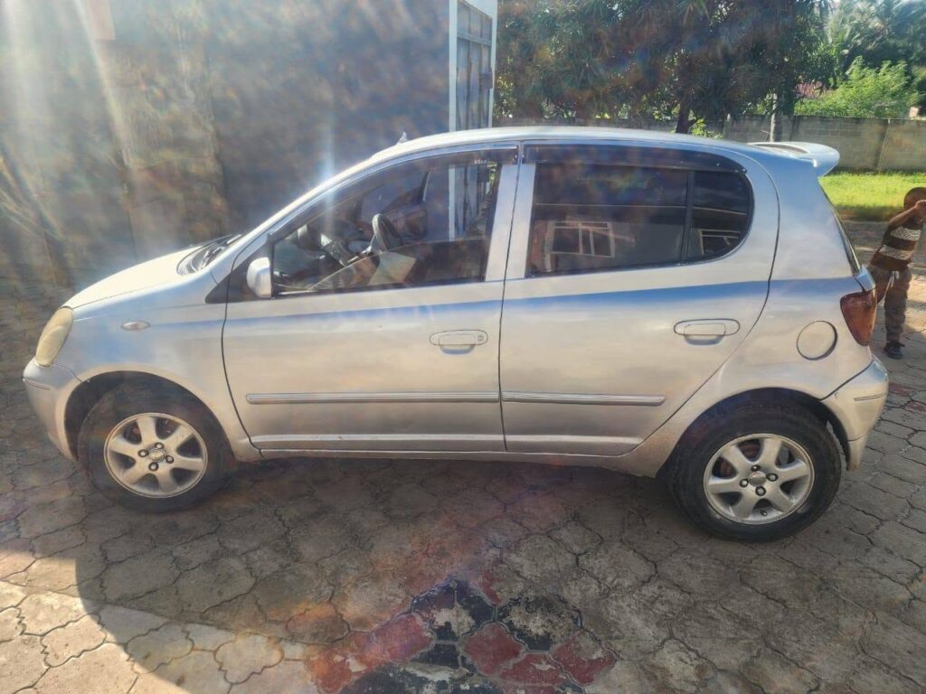 Toyota Vitz bei poa sokoni Dar es Salaam Tanzania