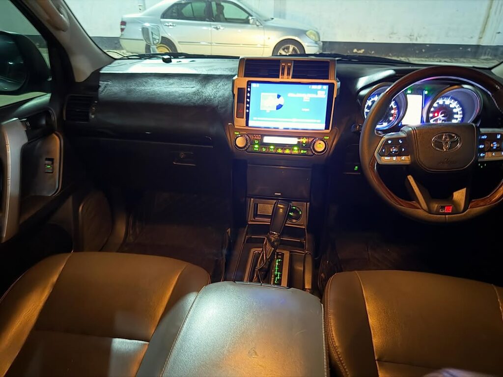 Toyota Land Cruiser Prado 2014 Inauzwa Dar es Salaam Tanzania