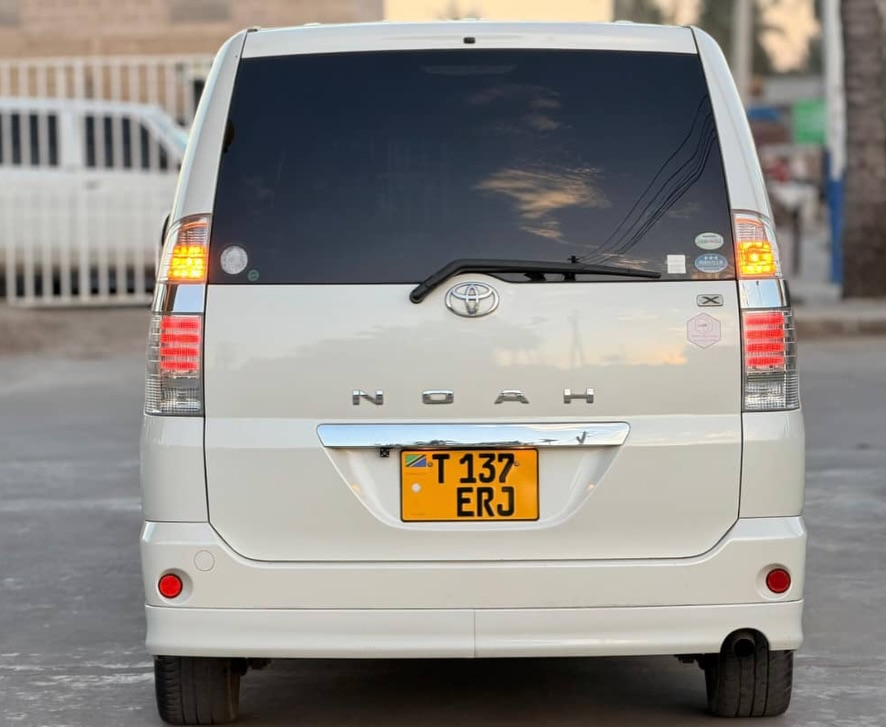 Toyota Noah 2005 Inauzwa Dar es Salaam Tanzania