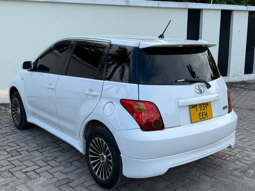 Toyota IST bei poa sokoni Dar es Salaam Tanzania