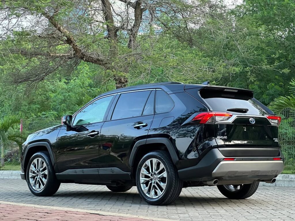 Toyota Rav4 bei poa sokoni Dar es Salaam Tanzania