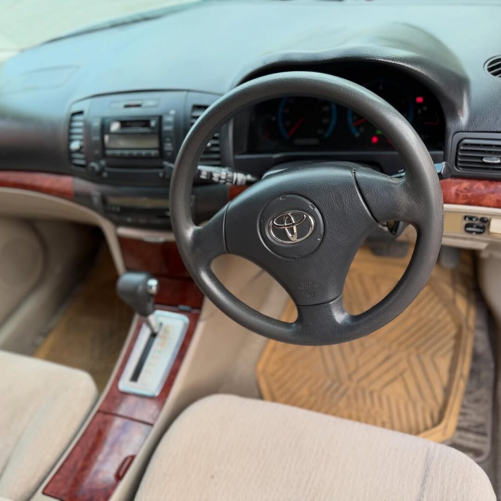 Toyota Premio bei poa sokoni Arusha Tanzania