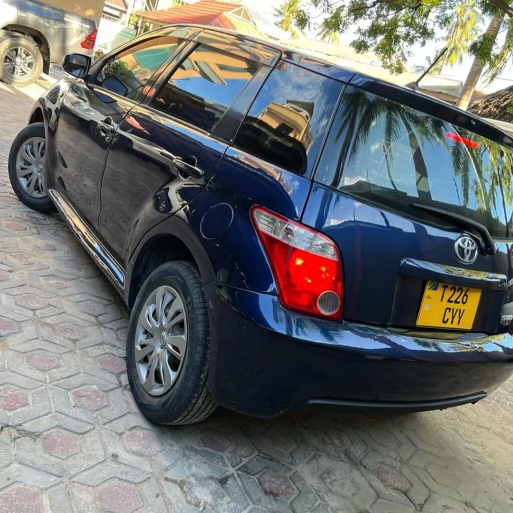 Magari IST 2005 lipo Dar es Salaam