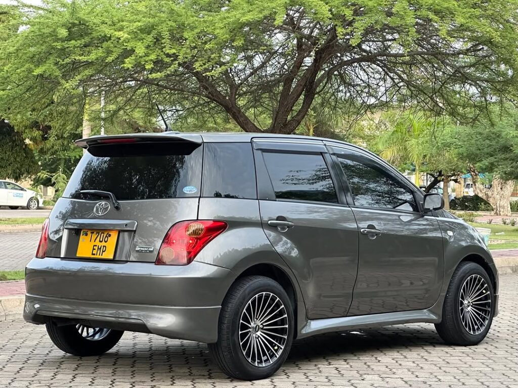 Toyota IST bei poa sokoni Dar es Salaam Tanzania