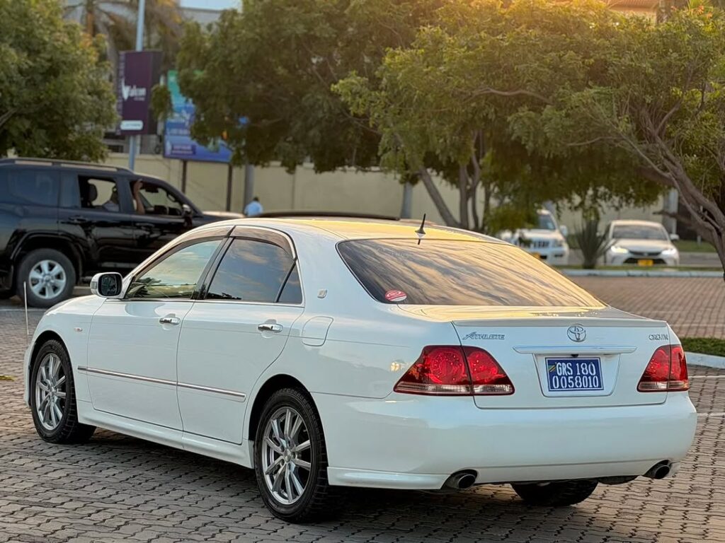 Toyota Crown bei poa sokoni Dar es Salaam Tanzania
