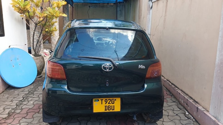 Toyota Vitz bei poa sokoni Dar es Salaam Tanzania