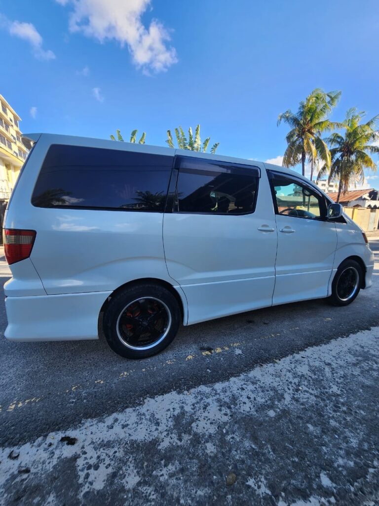 Bei ya Toyota Alphard 2004 Sokoni Dar es Salaam Tanzania