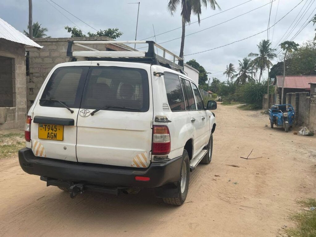Price Toyota Land Cruiser V8 2003 for Sale in Dar es Salaam