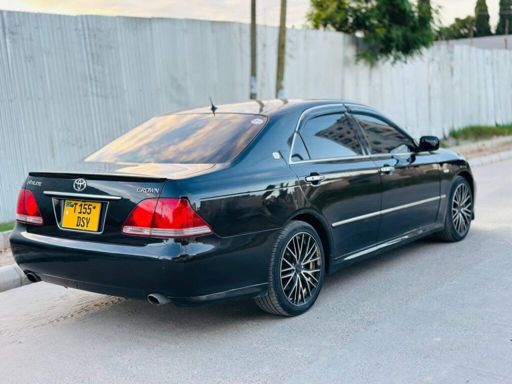 Magari Used Toyota Crown 2005 Dar es Salaam Tanzania