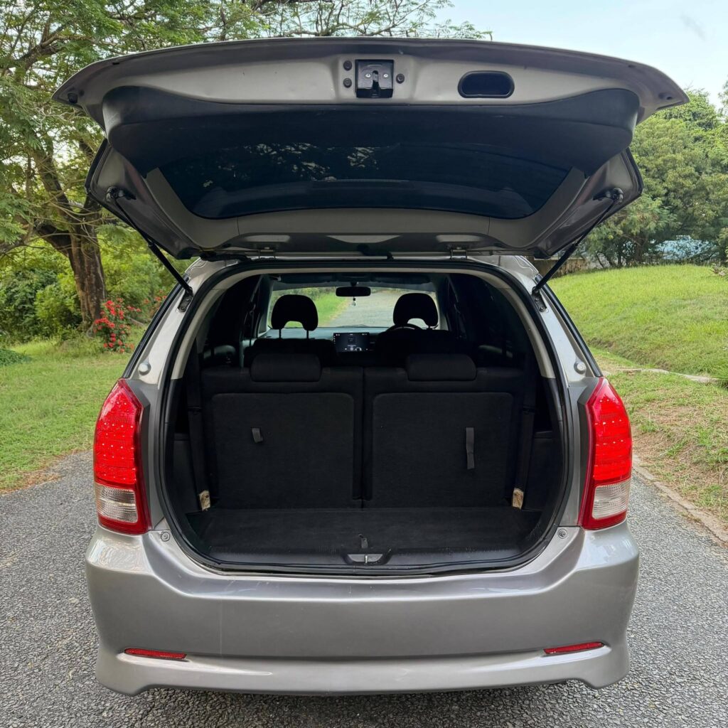 Toyota Wish bei poa sokoni Dar es Salaam Tanzania