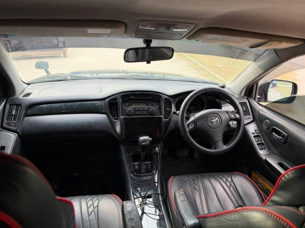 Toyota Kluger bei poa sokoni Dar es Salaam Tanzania