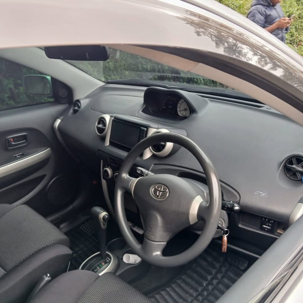 Magari Sokoni Toyota IST ya Bei Poa 2005