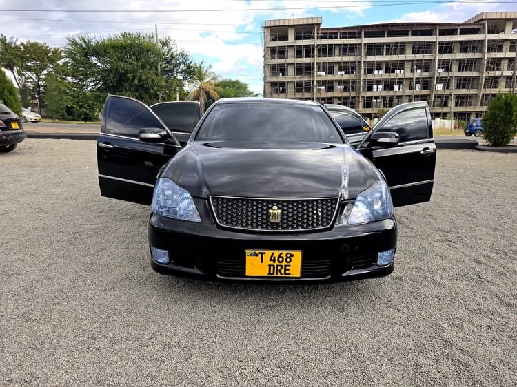 Magari Used Toyota Crown 2006 Mwanza Tanzania
