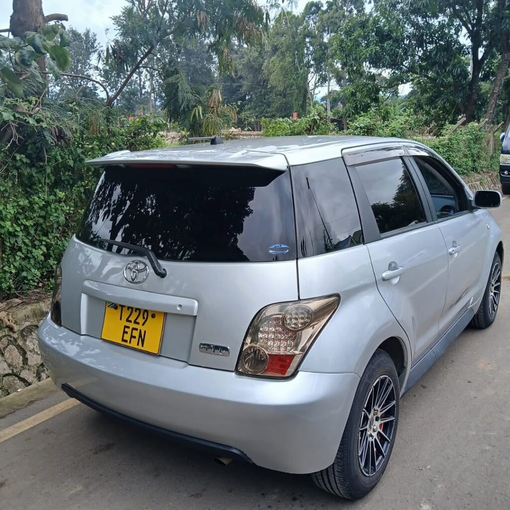 Bei ya Toyota IST 2005 Sokoni Arusha Tanzania
