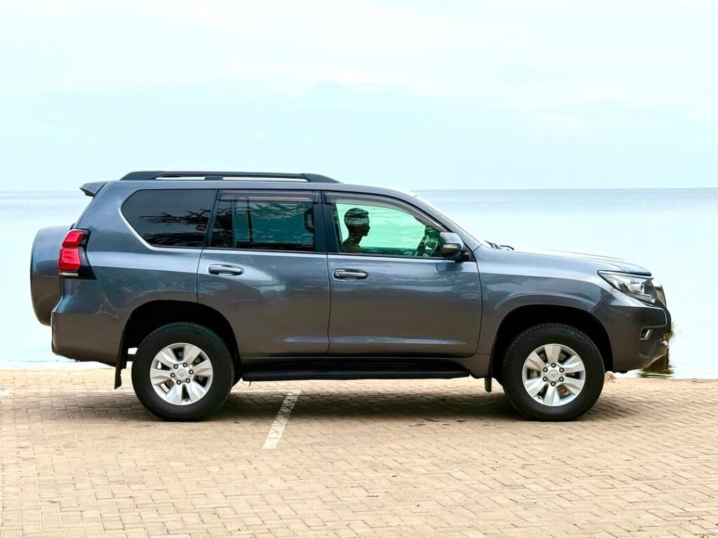 Magari Sokoni Toyota Land Cruiser Prado ya Bei Poa 2017