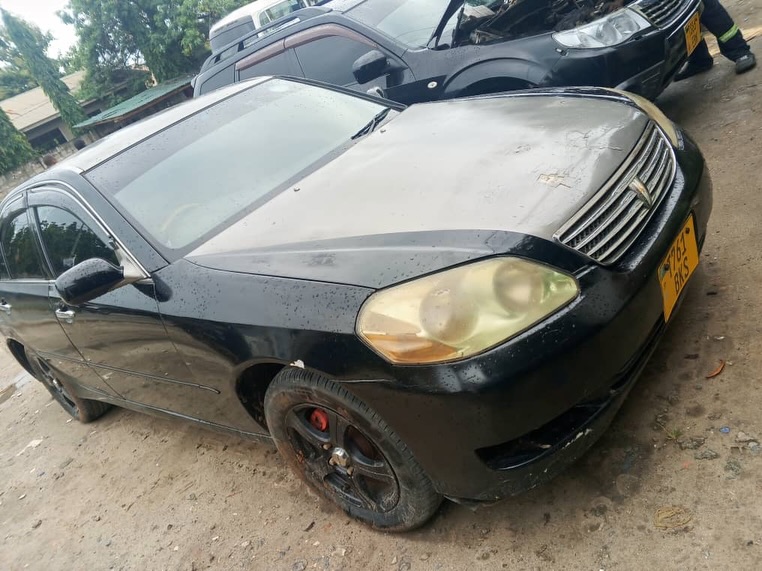 Magari Used Toyota Mark II 2002 Dar es Salaam Tanzania