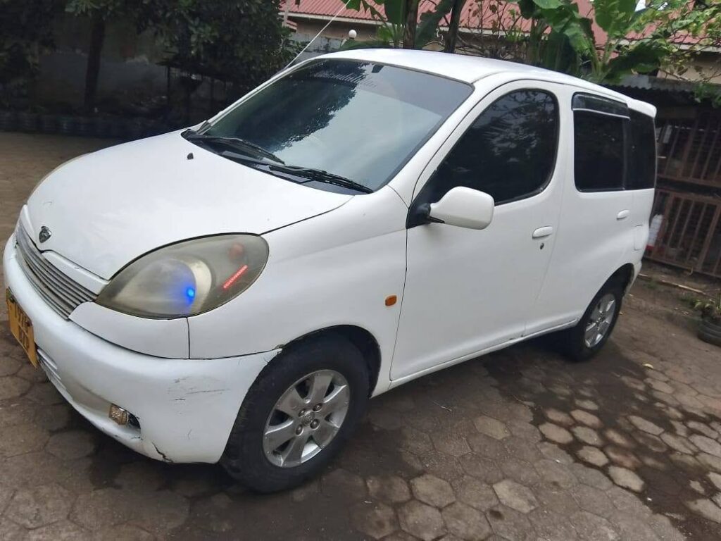 Toyota Funcargo bei poa sokoni Arusha Tanzania