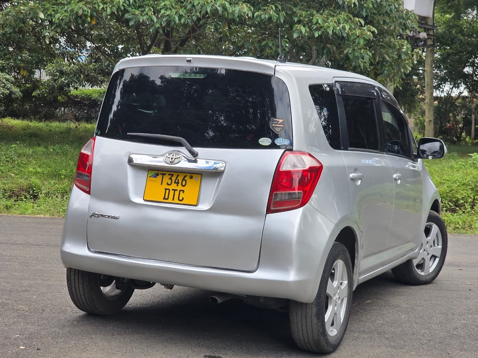 Toyota Ractis bei poa sokoni Arusha Tanzania